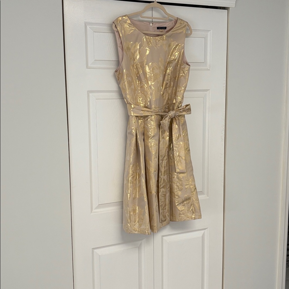 Chic Gold Patterned Dress with Belt